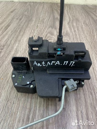 Замок двери передний правый Opel Antara