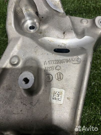 Кронштейн опоры Mercedes 6.3 AMG M177 W213