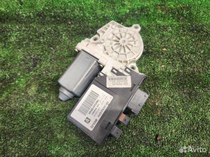 Моторчик стеклоподъемника передний правый Citroen