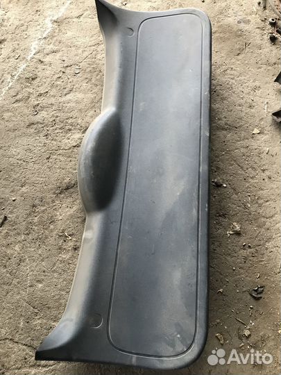 Обшивка крышки багажника Ford Focus 2