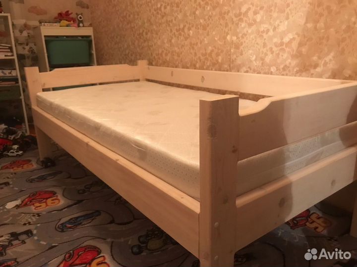 Кровать односпальная из дерева