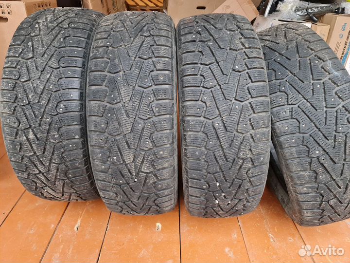 Pirelli Ice Zero 215/55 R17 98T