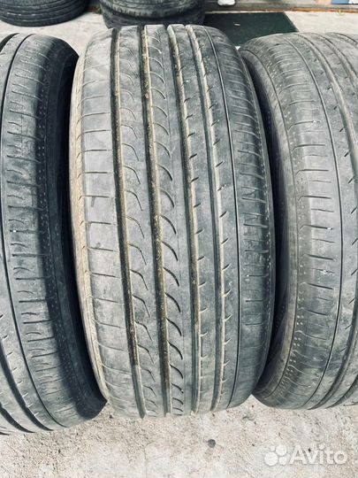 Yokohama BluEarth RV-02 225/45 R19 96W