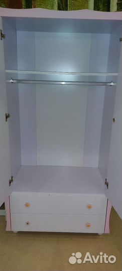 Детская кровать и шкаф