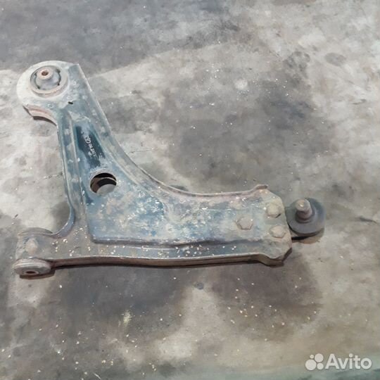 Рычаг подвески передний левый Шевроле Лачетти