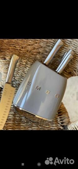 Набор кухонных ножей с подставкой smeg