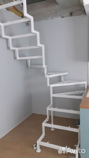 Лестница на металлокаркасе