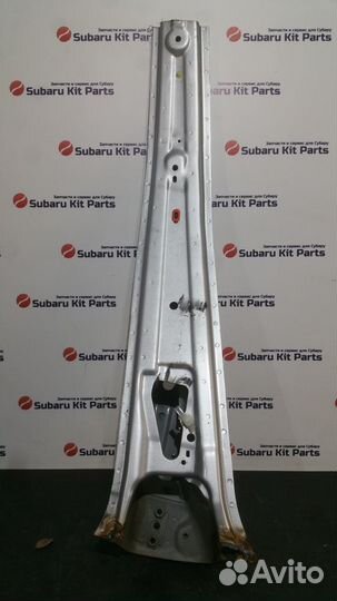 Левая центральная стойка Subaru Forester SG5 SG9