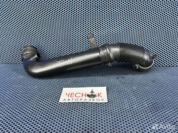 Патрубок воздушный на турбину Tiguan Audi Q3