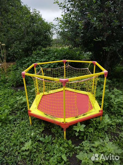 Детский батут с сеткой