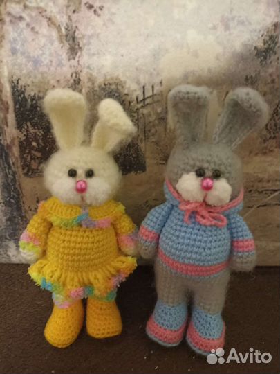 Вязаные зайцы и котики
