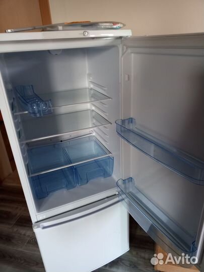 Холодильник Бирюса