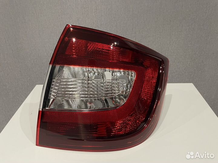 Фонарь задний Skoda Rapid