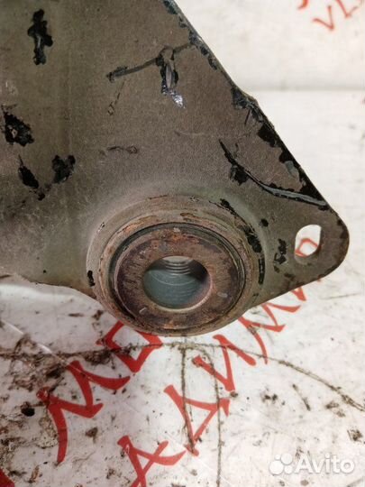 Крепление рычага подвески заднее левое Toyota