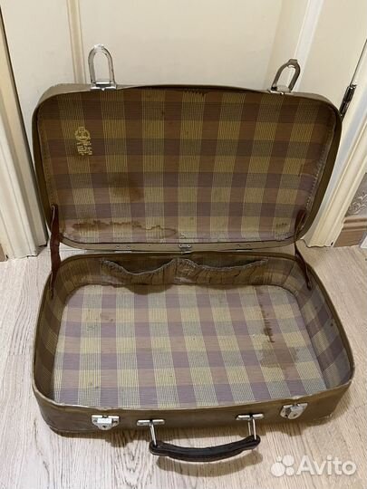 Чемодан старинный
