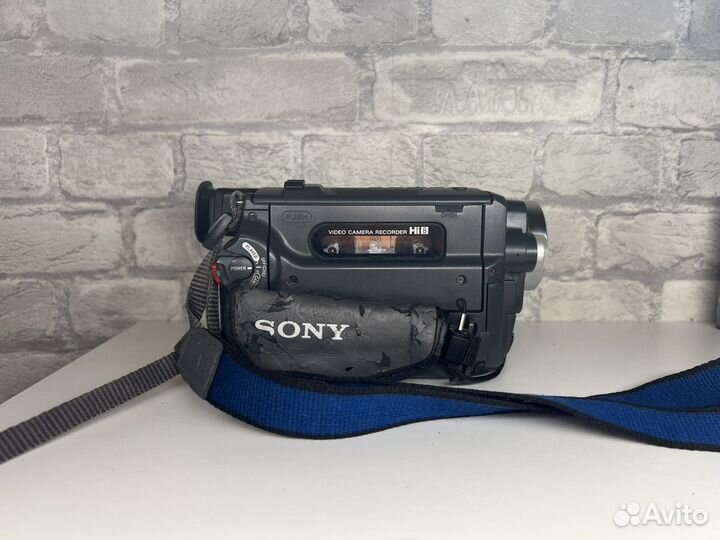 Видеокамера Sony Handycam CCD-TRV208E Video 8