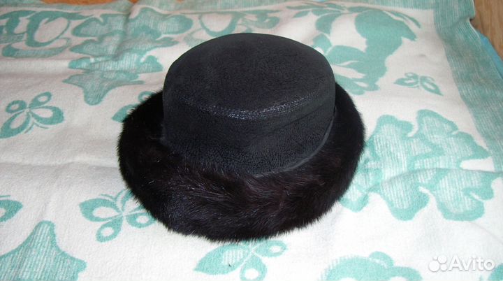 Шляпа женская с меховой отделкой