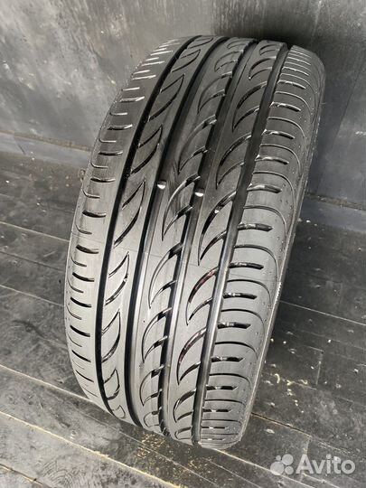 Pirelli P Zero Nero 245/40 R19