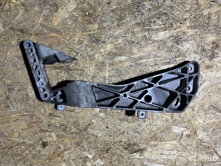 Опора АКПП BMW F20 F30 F33 F34