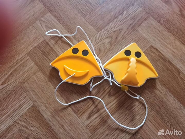 Магнитная щетка для мытья окон