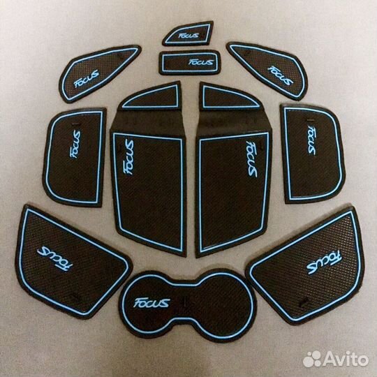 Резиновые коврики в ниши салона Ford Focus 3