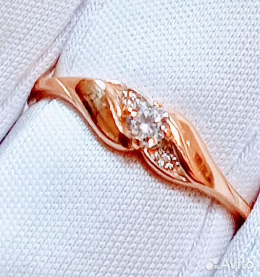 Золотое кольцо с фианитом 16,5р