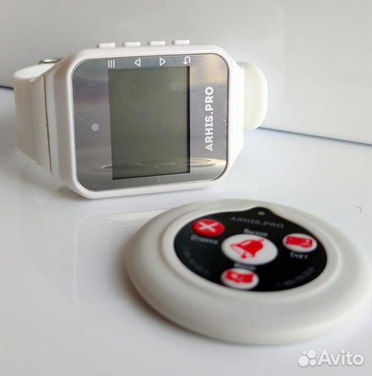 Комплекты вызова персонала: кнопка вызова и часы