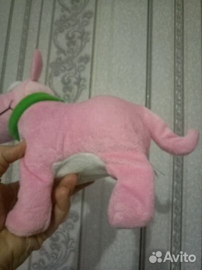 Интерактивная собачка выполняет команды