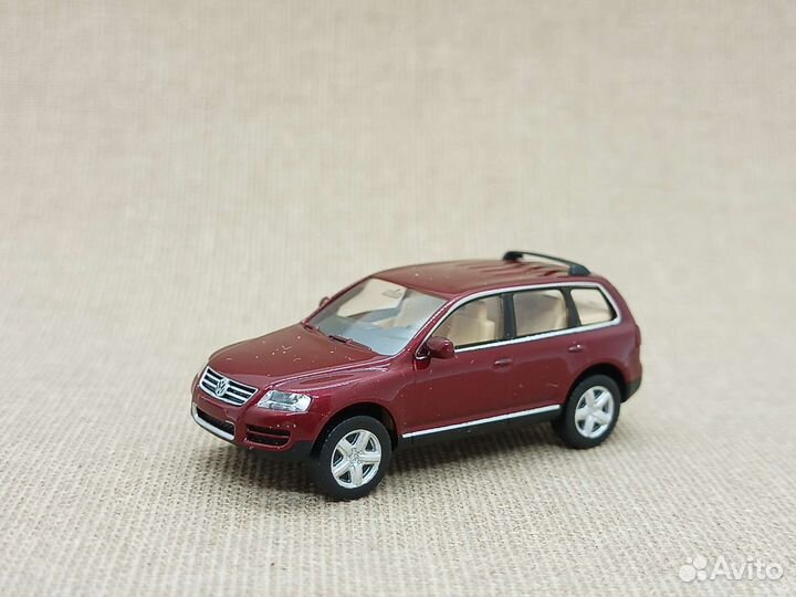 Много моделей внедорожников в масштабе 1:87