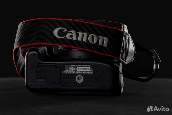 Фотокамера Canon EOS 700D body