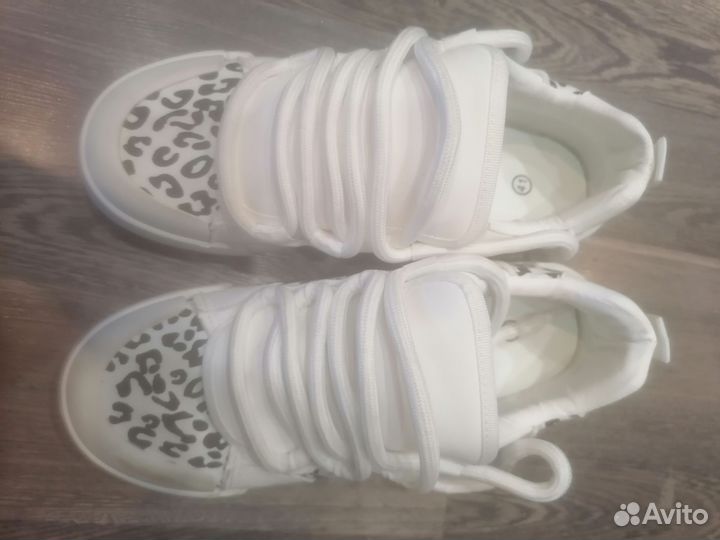 Кроссовки женские р41