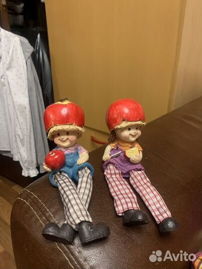 Фигурки с висячими ножками