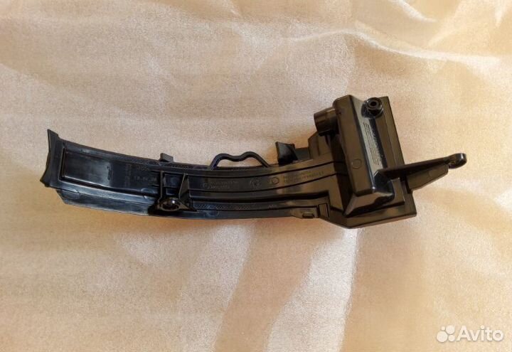 Поворотник зеркала передний правый верхний