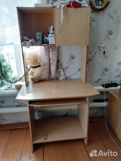 Школьный компьютерный стол