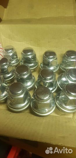 Автомобильные гайки для колёс 121.5