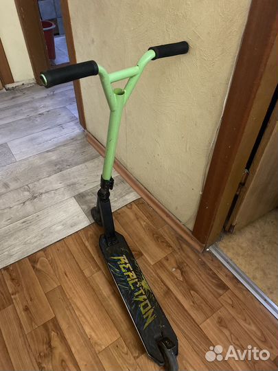 Трюковой самокат Reaction