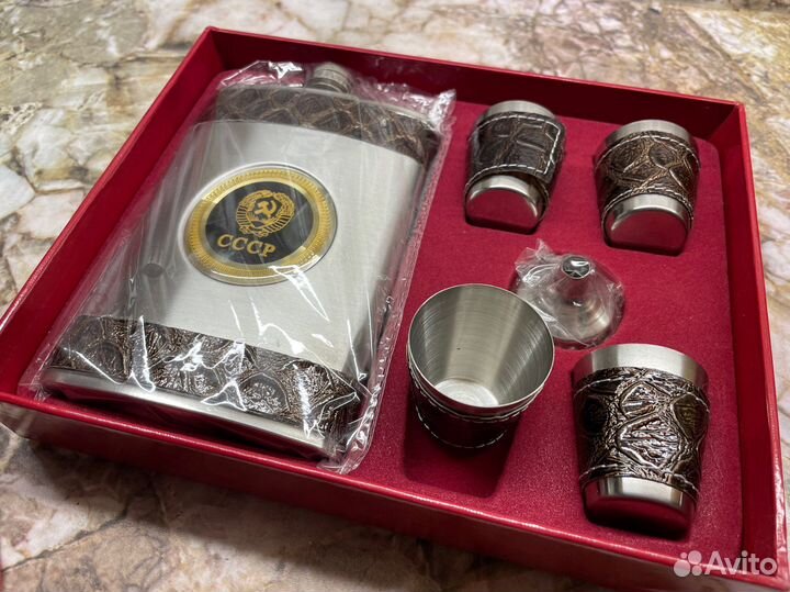 Подарочный набор: фляга и рюмки, символика СССР