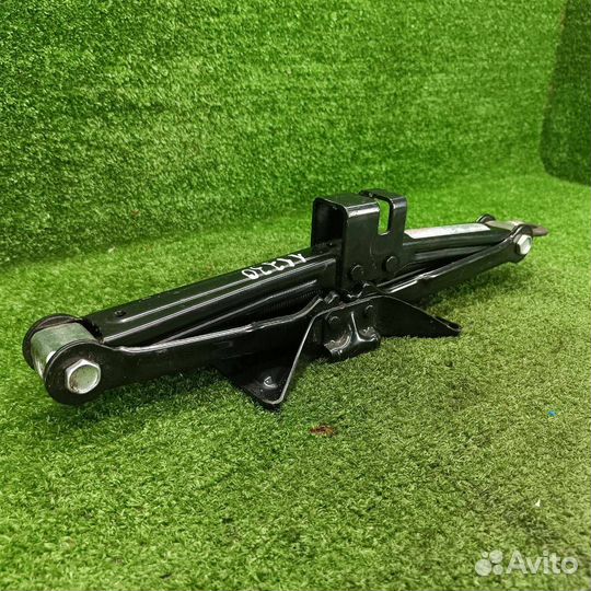 Домкрат Kia Sportage 3 2013 091102Y000