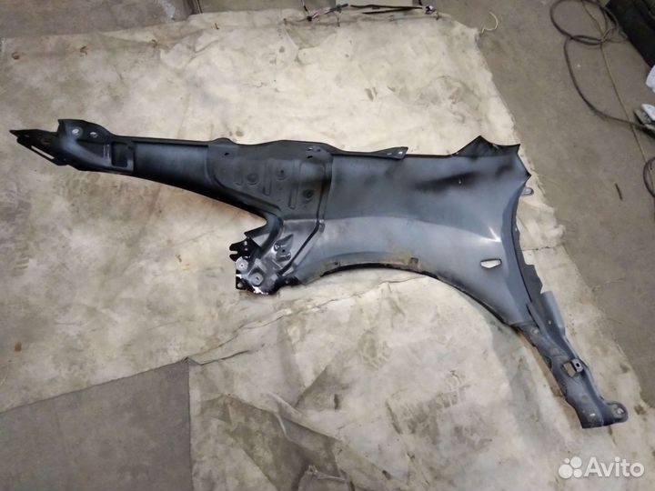 Крыло правое переднее на Мазду 6