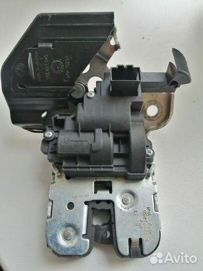 Замок капота