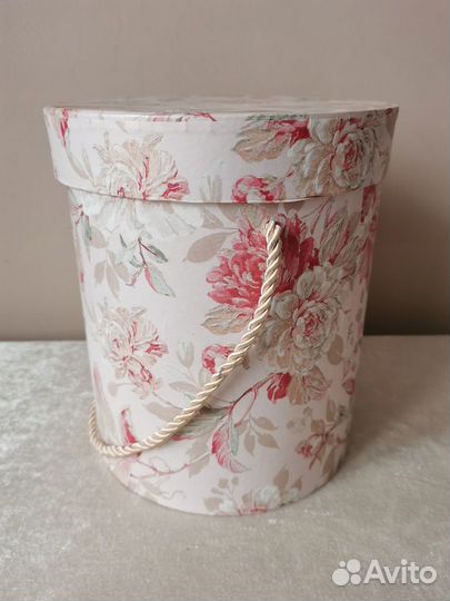 Коробка подарочная картонная