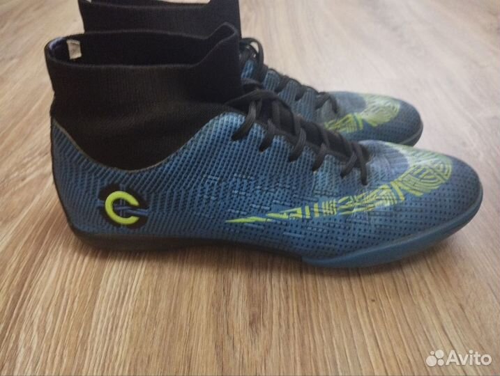 Футзалки сороконожки