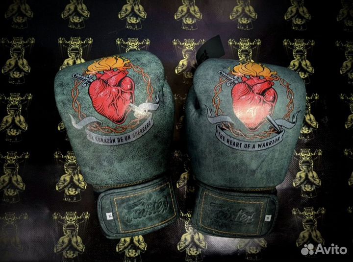 Премиальные боксерские перчатки Fairtex Sacred Hea