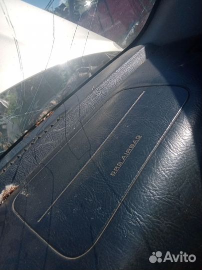 Подушка в торпедо Toyota Avensis 1