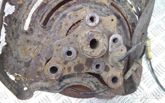 Ступица задняя правая opel vivaro (ZKR17NY01)