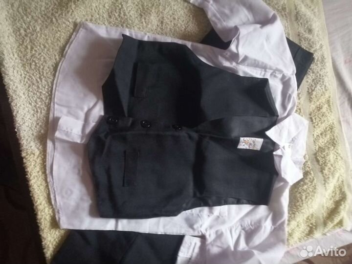 Костюм-тройка