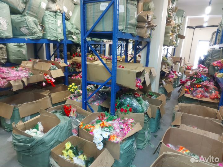 Искусственные цветы и зелень