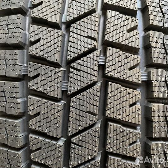 Sailun Ice Blazer Arctic SUV 215/60 R17 100T