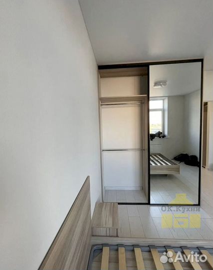 Книжный шкаф