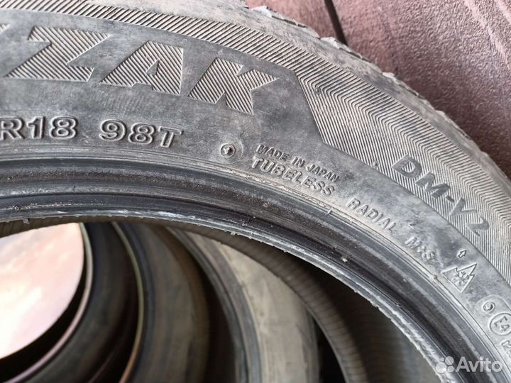 Bridgestone Blizzak DM-V2 225/55 R18